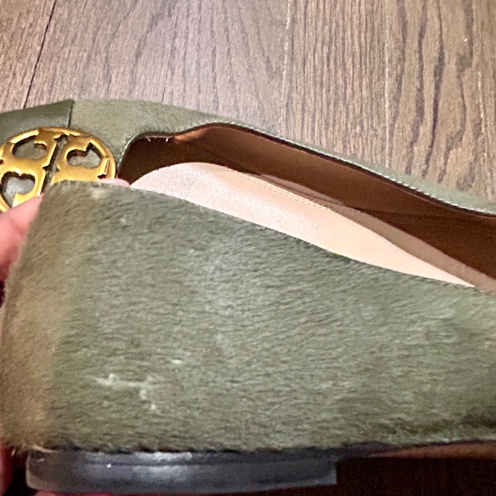 Tory Burch Olive Green Logo Ballet Flats with Gold Emblem - Size 8.5 - Picture 4 of 6